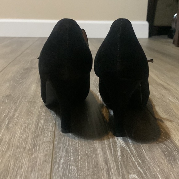Black suede heels size 8 EUC - Picture 3 of 4